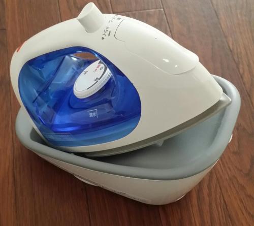 a blue and white computer mouse sitting in a bowl at Near Tram Apartment Okayama in Okayama