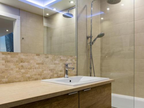 Phòng tắm tại Euro Apartments Szafarnia Delux