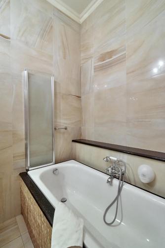 Ένα μπάνιο στο Hotel Koronny