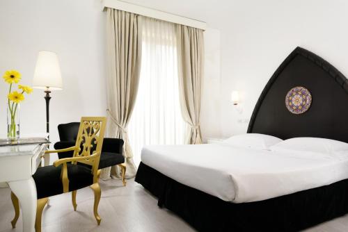 A bed or beds in a room at Palace Catania | UNA Esperienze