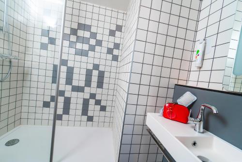 a bathroom with a sink, toilet, and bathtub at Ibis Styles Paris Place d'Italie - Butte Aux Cailles in Paris