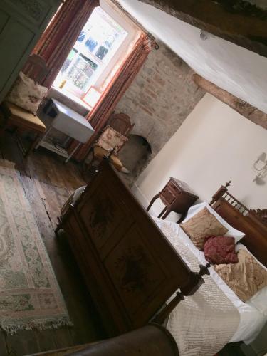 an overhead view of a bedroom with a bed and a window at The Three Tuns in Chepstow