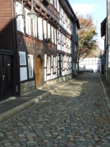 a cobblestone street in front of a building at Zum Jakobi 1 in Goslar