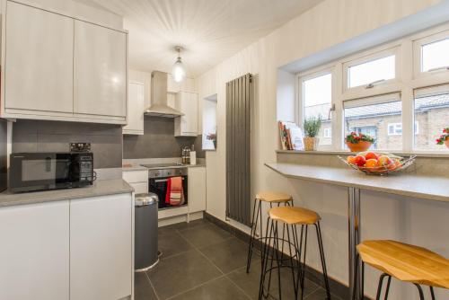 Kuchyň nebo kuchyňský kout v ubytování Luxury London Apartment