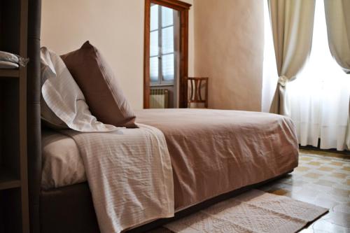 a bedroom with a bed and a window at Tuscany Experience BnB in Foiano della Chiana