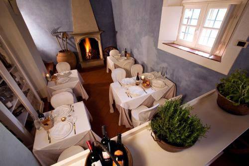an overhead view of a restaurant with tables and a fireplace at Agriturismo Cascina Caremma in Besate