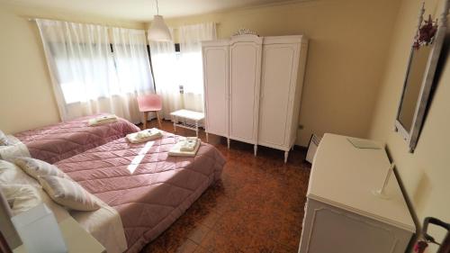 a bedroom with a bed and a dresser in a room at Casarão Paraíso in Perafita