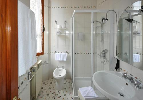 Kupaonica u objektu Hotel Villa Casalecchi