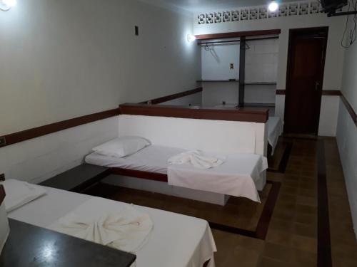 Postel nebo postele na pokoji v ubytování HOTEL e POUSADA DOM MANUEL - ÓTIMA LOCALIZAÇÃO
