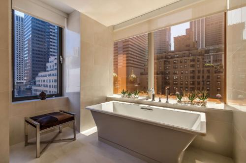 Et badeværelse på Concorde Hotel New York