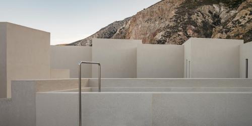 Φωτογραφία από το άλμπουμ του Milos Cove σε Komia