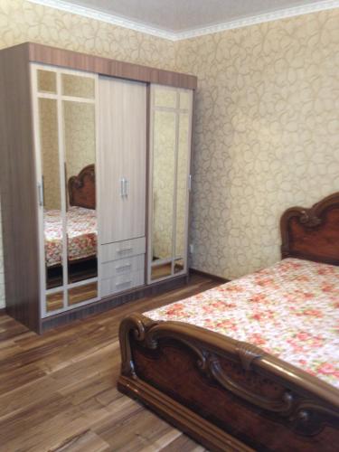 Ліжко або ліжка в номері Apartment on Tolstogo