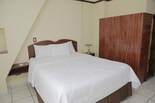 Ένα ή περισσότερα κρεβάτια σε δωμάτιο στο Hotel Gardenia Inn