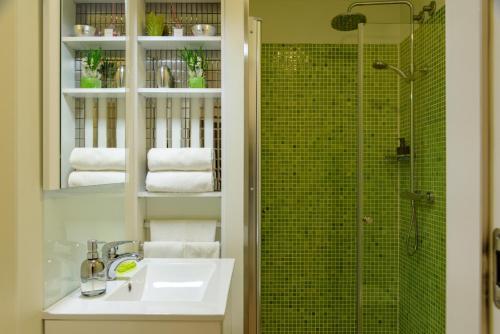 a bathroom with a sink and a shower at Cativo Flat in Porto