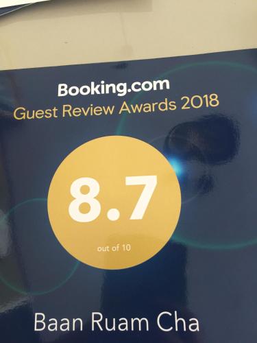 Certifikát, hodnocení, plakát nebo jiný dokument vystavený v ubytování Baan Ruam Cha
