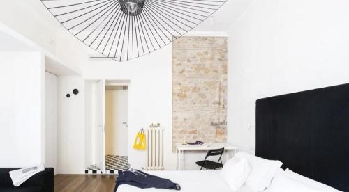 Un ou plusieurs lits dans un hébergement de l'établissement App Leoncino Design Apartment in Rome