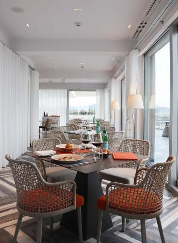 Khu vực ghế ngồi tại Borgo San Barbato Resort Spa & Golf