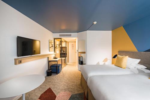 Postel nebo postele na pokoji v ubytování Radisson Hotel Aix En Provence