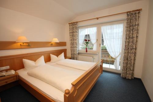 Ένα ή περισσότερα κρεβάτια σε δωμάτιο στο Gästehaus Annette