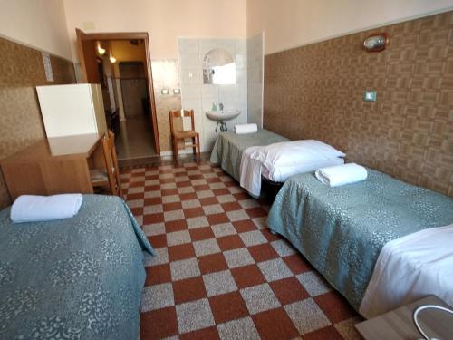 Una cama o camas en una habitación de Cressy