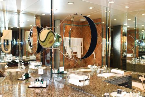 Ένα μπάνιο στο Grand Hôtel du Lion d'Or
