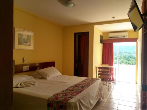 Tempat tidur dalam kamar di Hotel Encosta da Serra CRATO CE