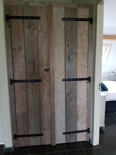 a pair of wooden cabinets in a room at B&B de Remketting in Slijk-Ewijk