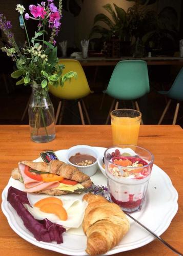 Mad i den private indkvartering eller i nærheden