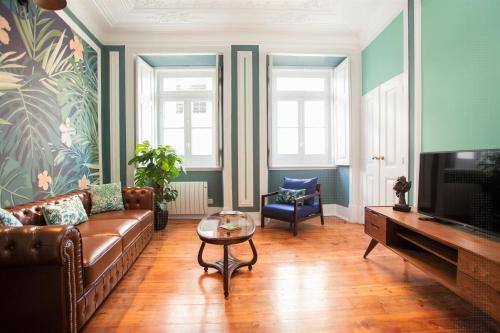 a living room with a couch and a table at Contador Mor Rooms and Apartments in Lisbon