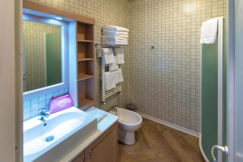 a bathroom with a sink and a toilet at Il Villaggio Di Giuele in Finale Ligure