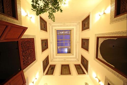 a hallway with a window in a room at Dar Abdesalam in Fès