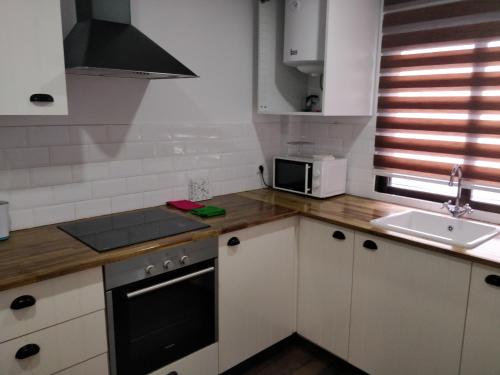 Kuchyň nebo kuchyňský kout v ubytování Apartamento cerca de la playa y Ciudad de las Ciencias