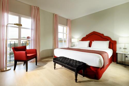 A bed or beds in a room at Exe Gran Hotel Solucar