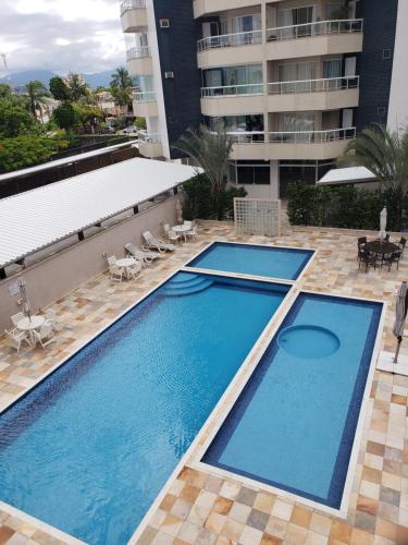 A view of the pool at Apartamento em Caraguatatuba em Frente a Praia or nearby