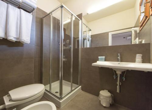 Un baño de Hotel Delta