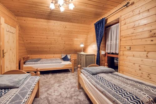Giường trong phòng chung tại Chata Brusnica