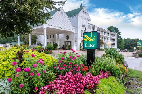 a sign in front of a hotel with flowers at Quality Inn Eureka Springs South in Eureka Springs