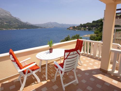 a balcony with a table and chairs and the water at Vila Tea in Korčula