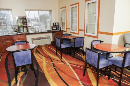 a group of tables and chairs in a room at DUTCH INN AND SUITES in Orange City