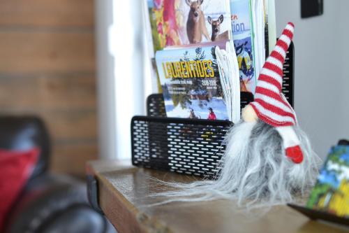 a table with a santa hat and books on it at Les 4 chalets - Le 605 in Lac-Saint-Paul