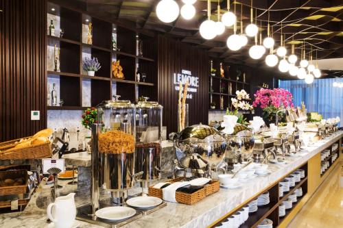 Jídlo v hotelu nebo okolí