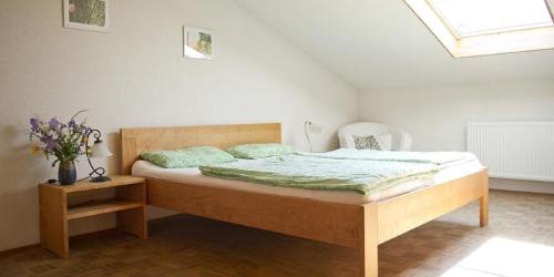 מיטה או מיטות בחדר ב-Demeterhof Dünninger