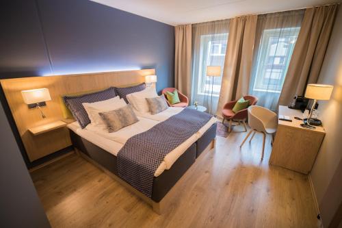 Postel nebo postele na pokoji v ubytování Stord Hotel