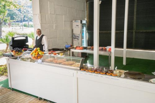 Eten bij of ergens in de buurt van het hotel

