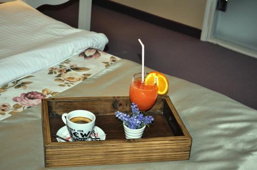 Postel nebo postele na pokoji v ubytování Parish Hotel