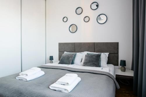 a bedroom with a large bed with two towels on it at Apartament Europejski in Gorzów Wielkopolski