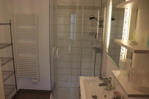 Kúpeľňa v ubytovaní Villa des sables avec 1 studio pour 2 personnes pouvant être complété par une chambre avec sa salle de bain et WC si 4 personnes