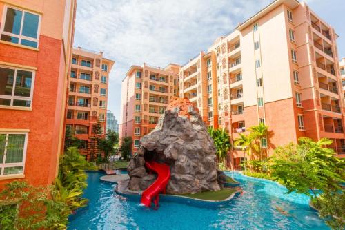 a water slide at a resort with red high heels at Seven Seas Condo Resort by Jay Jay in Jomtien Beach