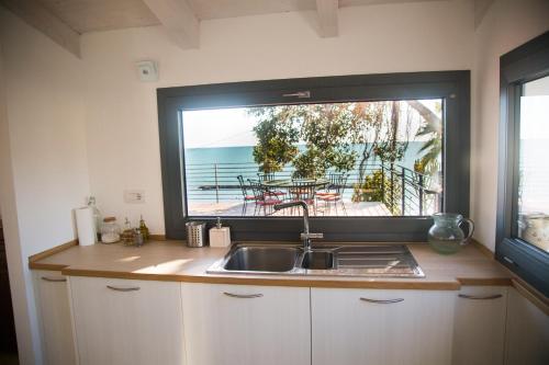 Köök või kööginurk majutusasutuses Terramata Resort Case Vacanza