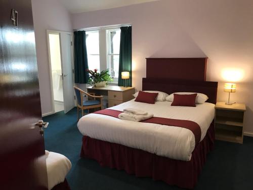 Gallery image of Hinsley Hall in Leeds